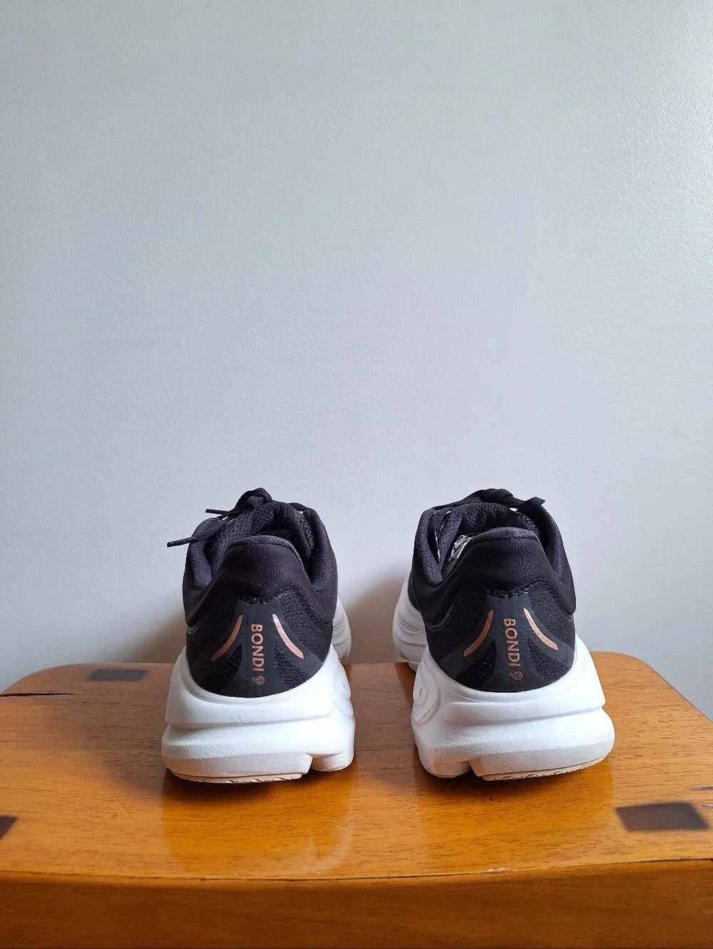 Hoka  Bondi 9 Women's  Black/Rose Size  9B
